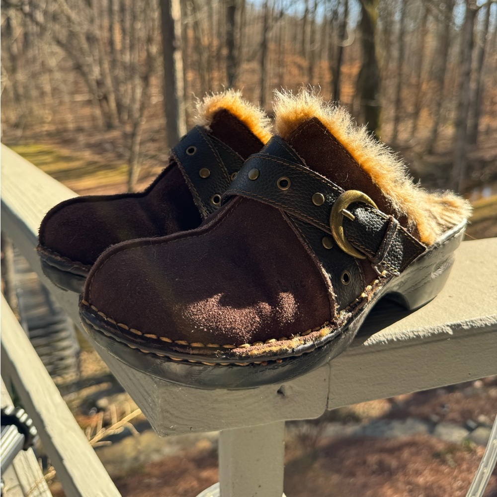 Brown suede w/ faux fur lining retro styled clogs by Born’s label boc